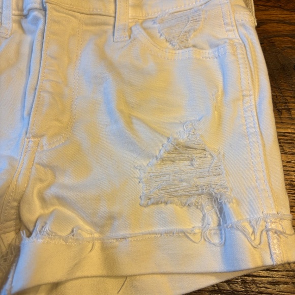 Hollister White High Rise 3" Short - size 0/w 24 - excellent condition! - Picture 4 of 5